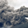 Vulcão em erupção deixa 11 mortos na Indonésia