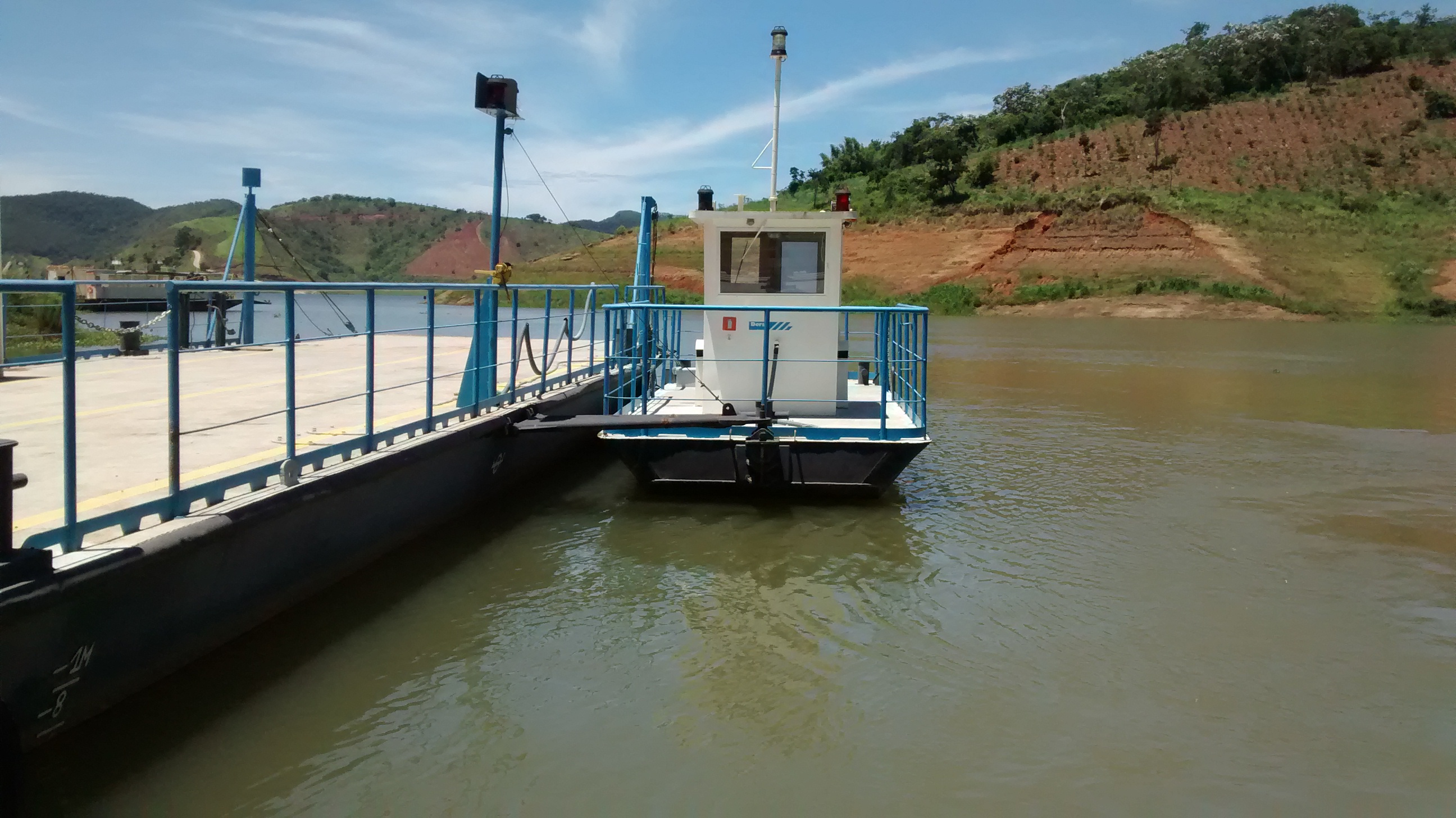 Avó e neta morrem após carro cair da balsa 