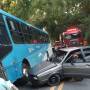 Acidente  entre carro e ônibus na SP-50, em São José