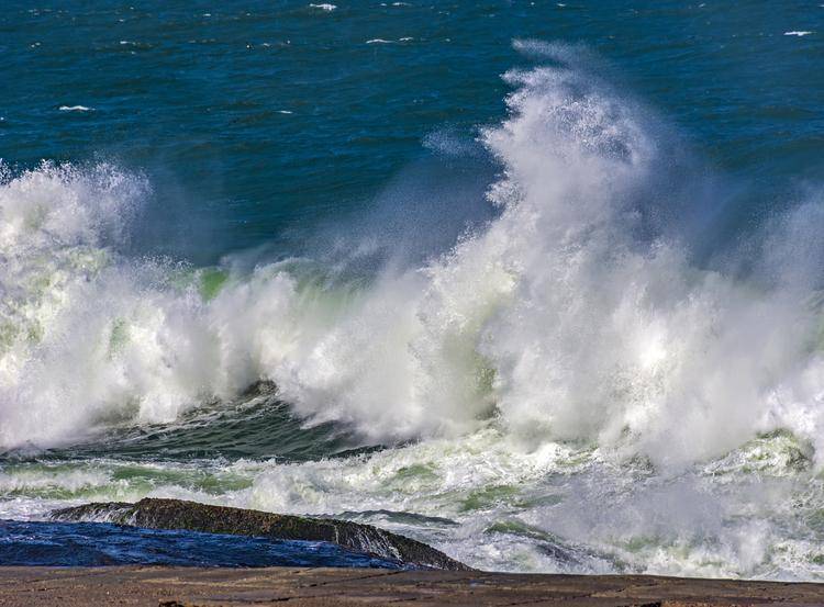 Marinha alerta para ondas de até 3 metros no Litoral Norte