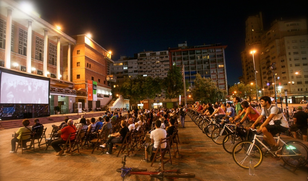  Taubaté e Jambeiro recebem o projeto BikeCine