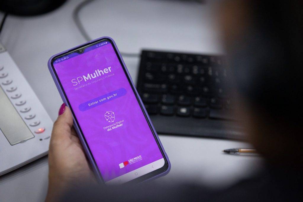 Botão do Pânico do app SP Mulher Segura já foi acionado 900 vezes