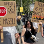 Moradores de Barcelona protestam contra turismo exagerado