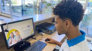 menino cpu educação