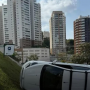 SJC: Carro capota no Jardim Aquarius e gera queixas sobre segurança no Anel Viário