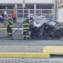 Carro é destruído por incêndio no centro de Ubatuba