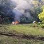 Kombi pega fogo e fica destruída na Serra de Ubatuba