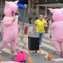 “Porquinho da Paulista” é atacado com garfo em SP