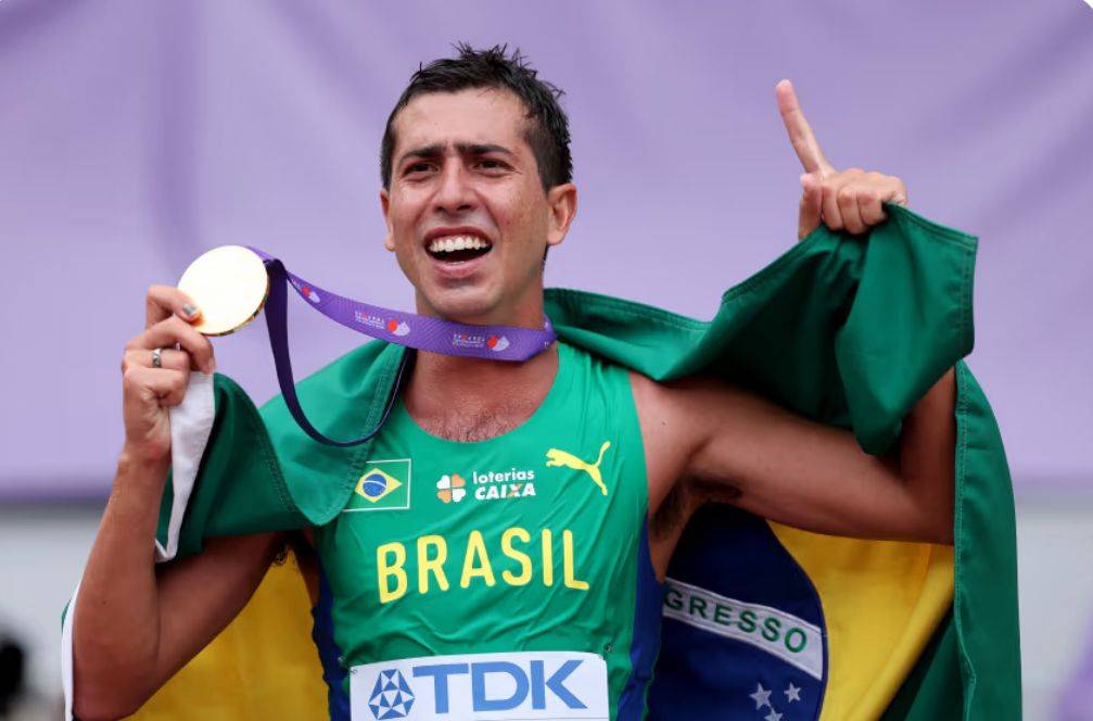 Caio Bonfim é ouro na marcha atlética do Mundial de Atletismo