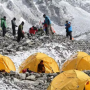 Tempestade de neve deixa centenas de pessoas presas no Monte Everest