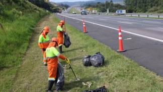 Mais-de-240-toneladas-de-residuos-sao-recolhidas-as-margens-das-rodovias-concedidas