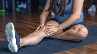 mulher gravida carpete