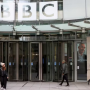 Diretor e CEO da BBC deixam cargos após polêmica com Donald Trump
