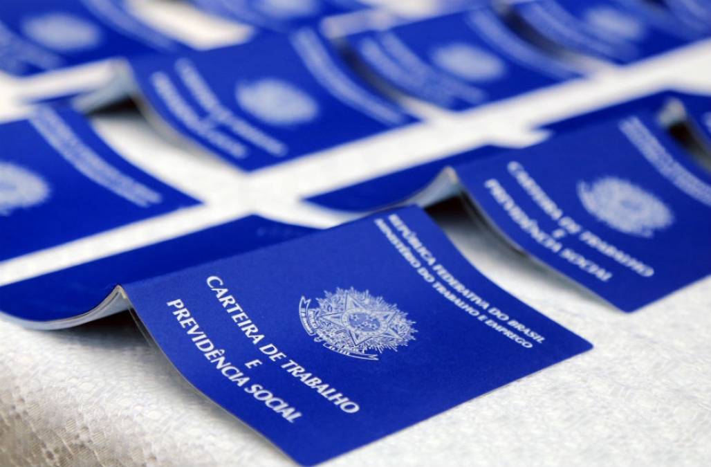20150917_desemprego_carteira_trabalho_vale 20150917_desemprego_carteira_trabalho_vale