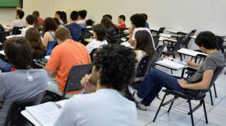 Metade dos brasileiros adultos (entre 25 e 64 anos) não concluiu o ensino médio FOTO: Sergio Castro