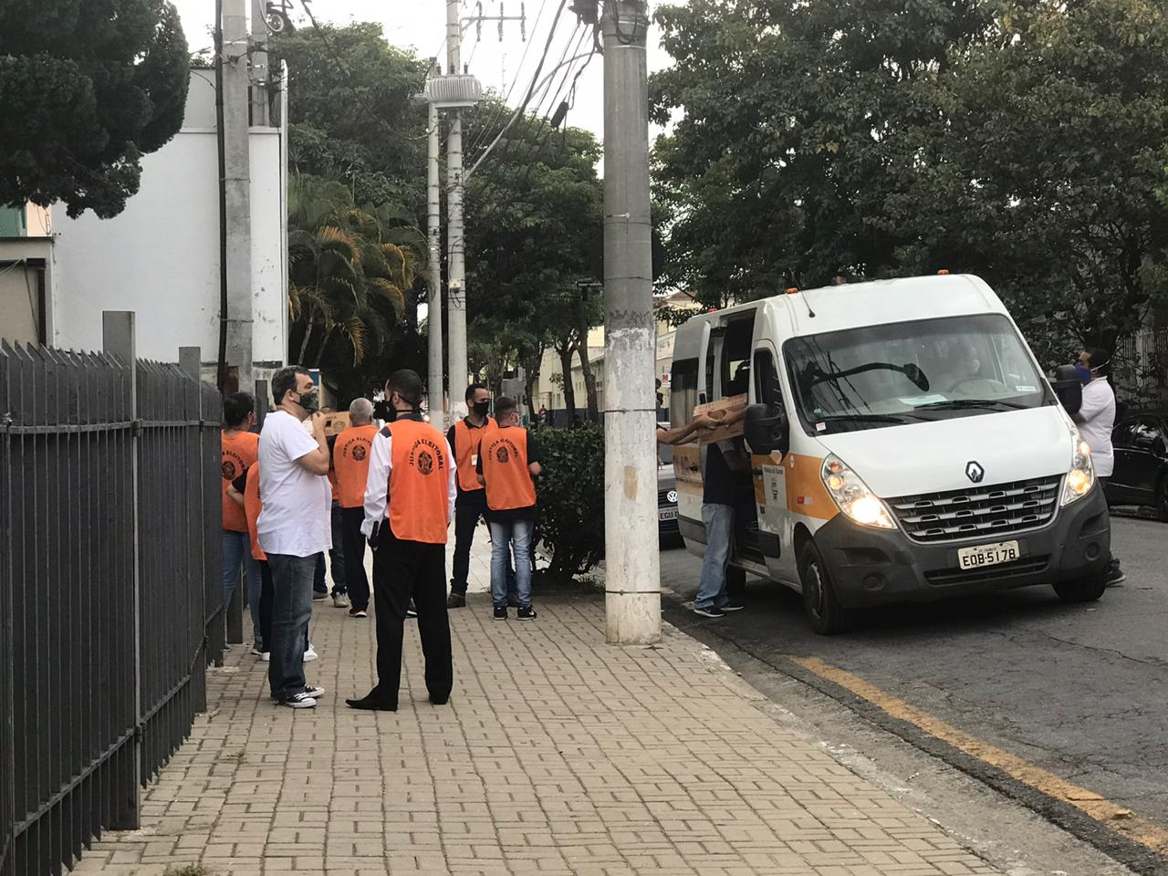 Eleições terminam em Taubaté, e começa a apuração dos votos Eleições terminam em Taubaté, e começa a apuração dos votos