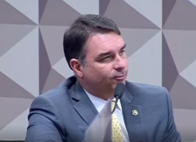 Justiça do Rio arquiva investigação de supostas rachadinhas de Flávio Bolsonaro