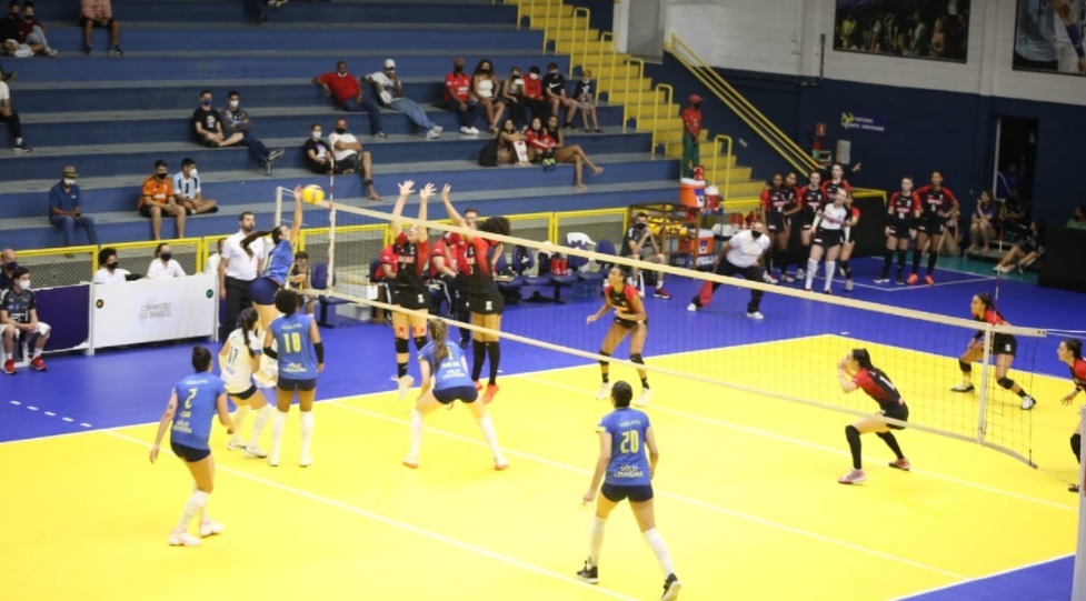 Vôlei Feminino de Louveira entra em quadra nesta quinta-feira pela