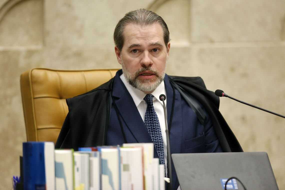 Prefeitos e governadores podem proibir cultos na pandemia, decide STF Prefeitos e governadores podem proibir cultos na pandemia, decide STF