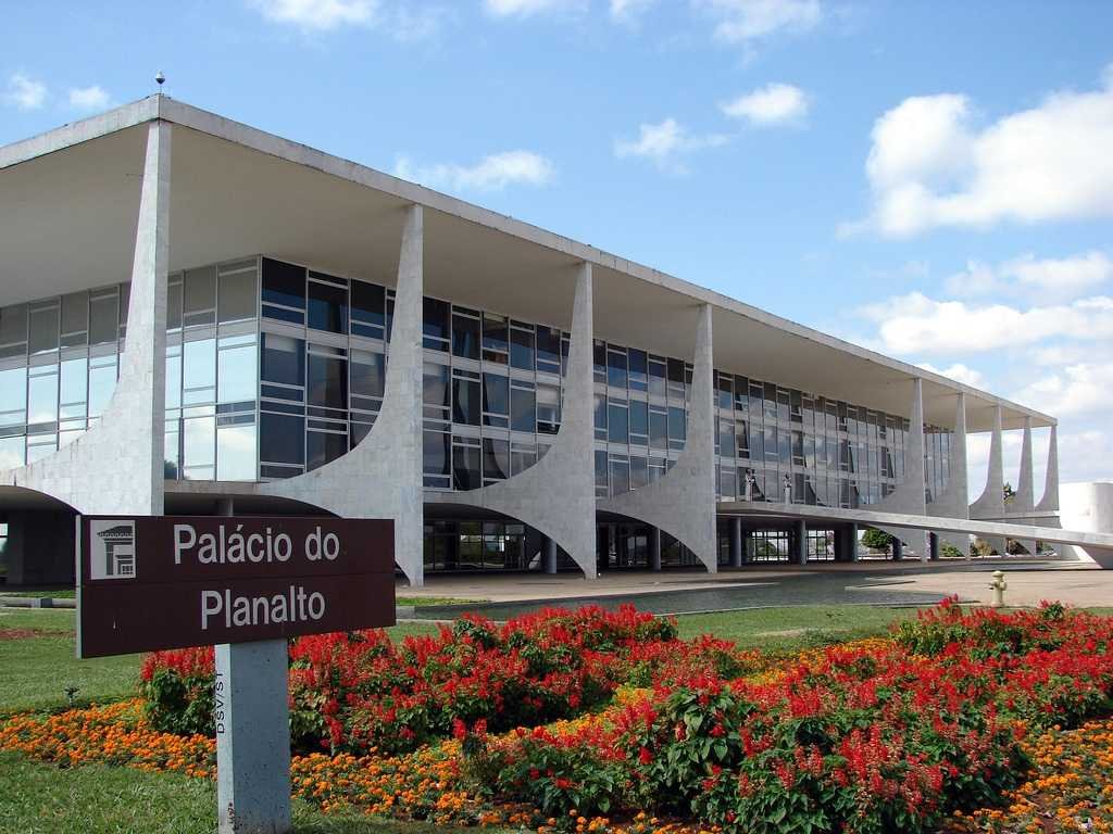 Governo prevê R$ 30 milhões em propaganda para 'renovar esperanças do brasileiro' Governo prevê R$ 30 milhões em propaganda para 'renovar esperanças do brasileiro'